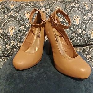 New Platform pumps sz 6.5